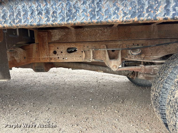 image for item FG0726 2004 Ford F350 flatbed pickup truck