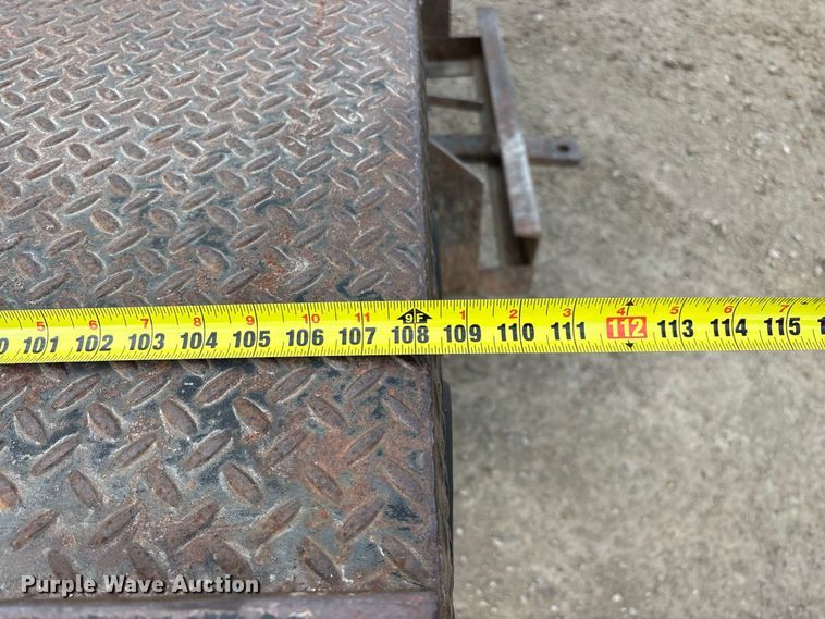 image for item FG0726 2004 Ford F350 flatbed pickup truck