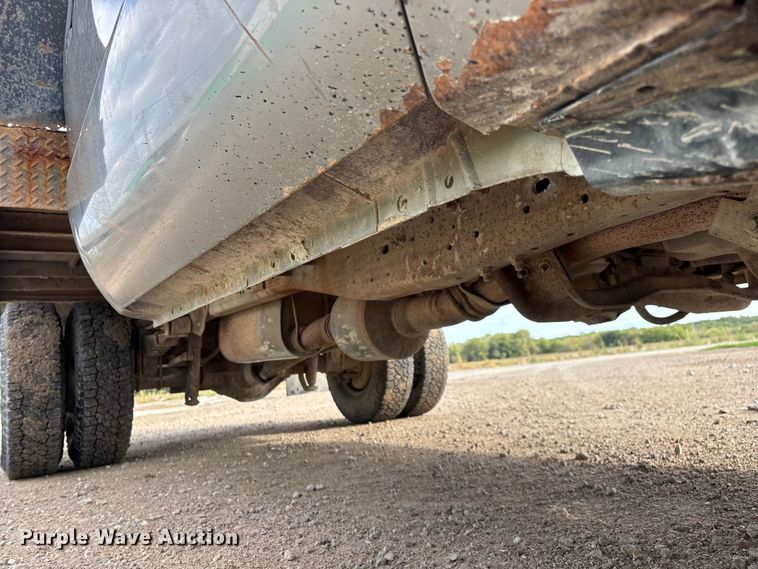 image for item FG0726 2004 Ford F350 flatbed pickup truck