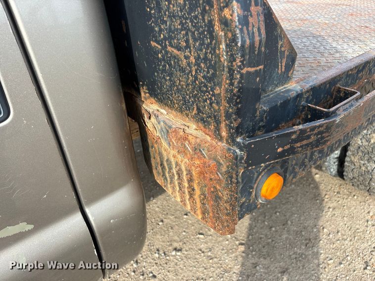 image for item FG0726 2004 Ford F350 flatbed pickup truck