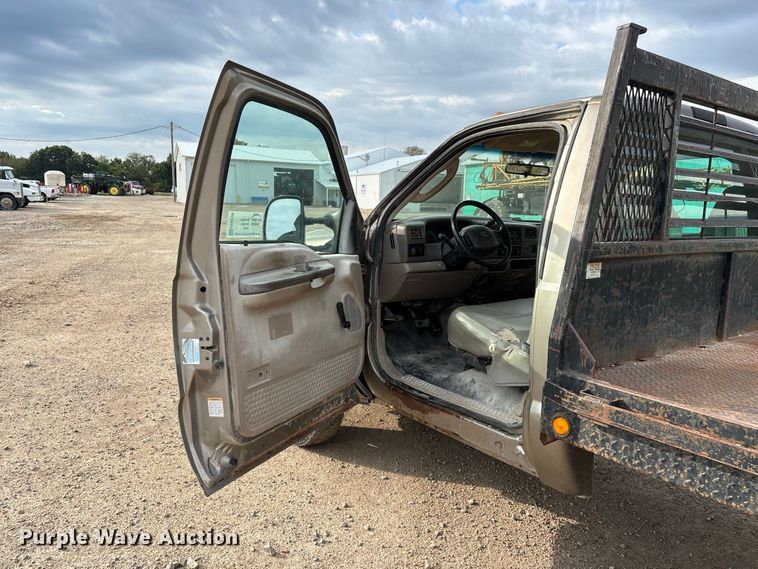 image for item FG0726 2004 Ford F350 flatbed pickup truck