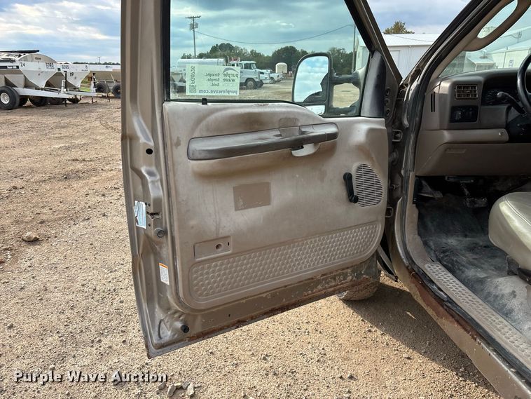 image for item FG0726 2004 Ford F350 flatbed pickup truck