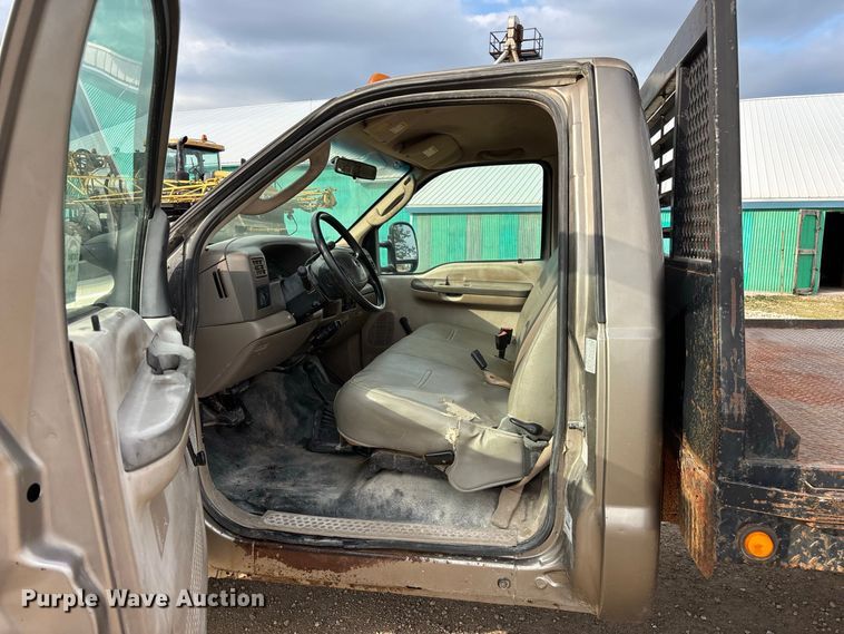 image for item FG0726 2004 Ford F350 flatbed pickup truck