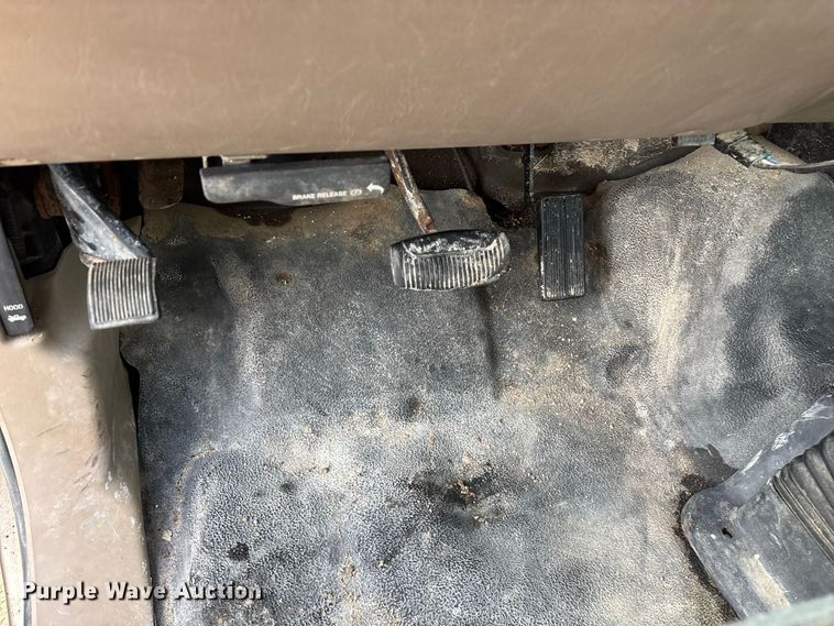 image for item FG0726 2004 Ford F350 flatbed pickup truck