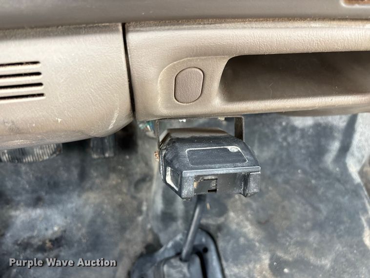 image for item FG0726 2004 Ford F350 flatbed pickup truck