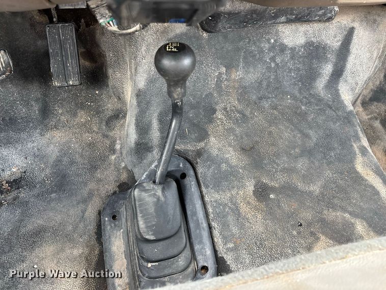 image for item FG0726 2004 Ford F350 flatbed pickup truck