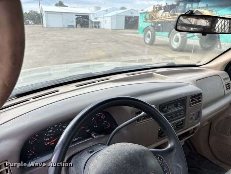 image for item FG0726 2004 Ford F350 flatbed pickup truck