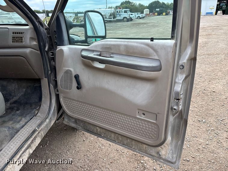 image for item FG0726 2004 Ford F350 flatbed pickup truck