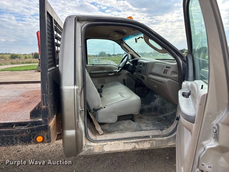 image for item FG0726 2004 Ford F350 flatbed pickup truck