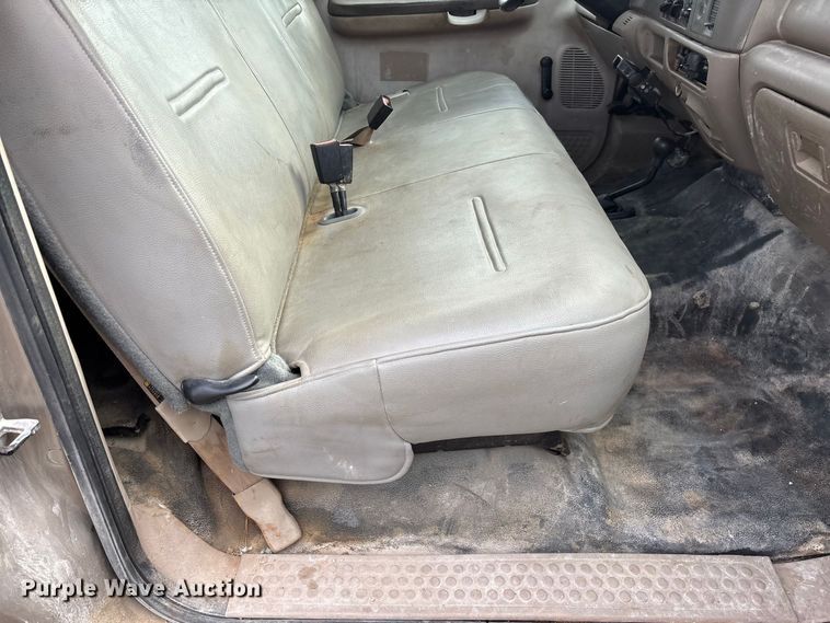 image for item FG0726 2004 Ford F350 flatbed pickup truck