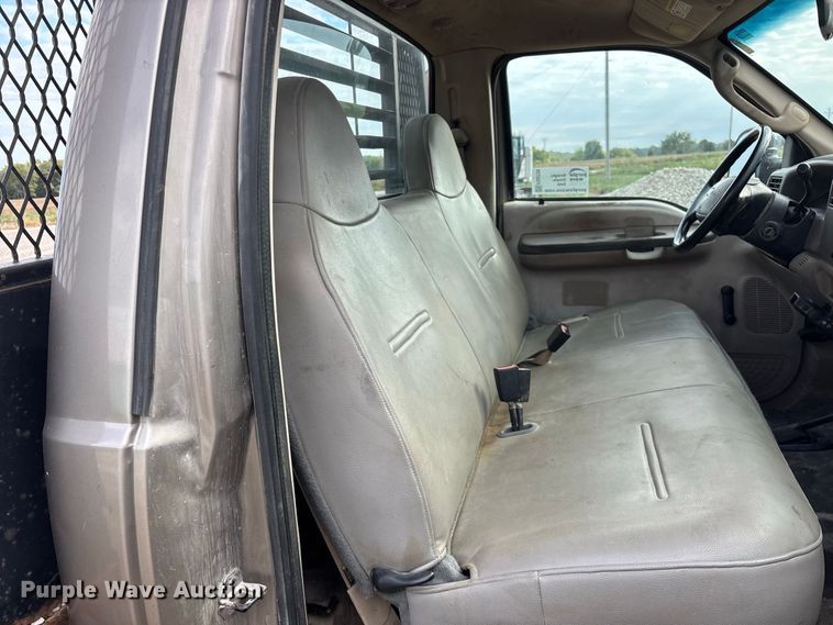 image for item FG0726 2004 Ford F350 flatbed pickup truck
