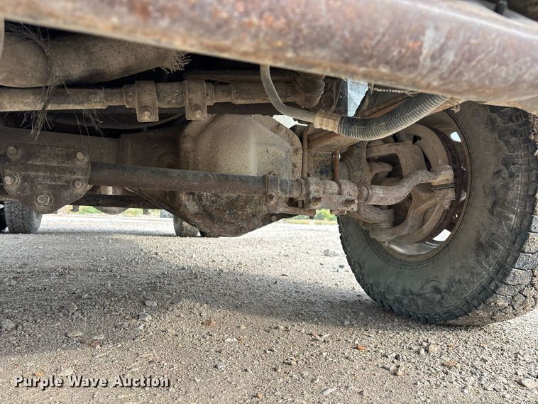 image for item FG0726 2004 Ford F350 flatbed pickup truck