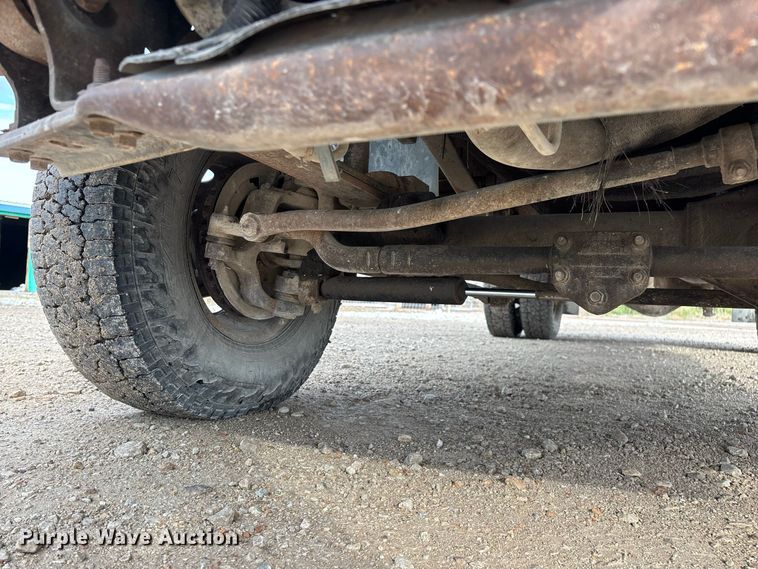 image for item FG0726 2004 Ford F350 flatbed pickup truck