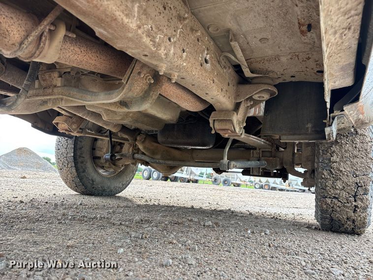 image for item FG0726 2004 Ford F350 flatbed pickup truck