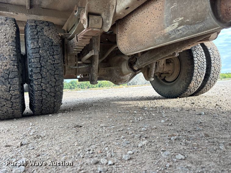 image for item FG0726 2004 Ford F350 flatbed pickup truck