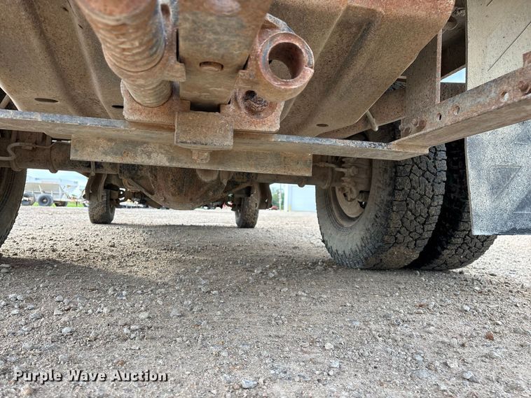 image for item FG0726 2004 Ford F350 flatbed pickup truck