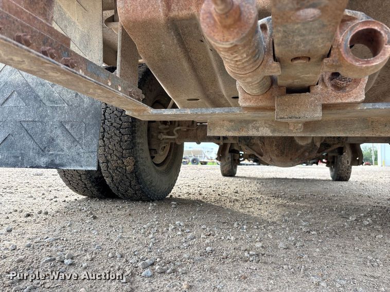 image for item FG0726 2004 Ford F350 flatbed pickup truck