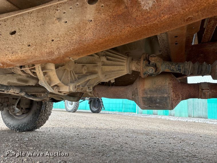 image for item FG0726 2004 Ford F350 flatbed pickup truck