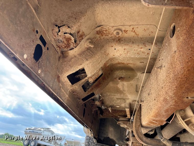 image for item FG0726 2004 Ford F350 flatbed pickup truck