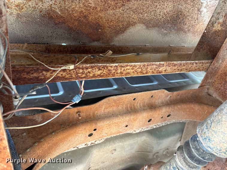 image for item FG0726 2004 Ford F350 flatbed pickup truck