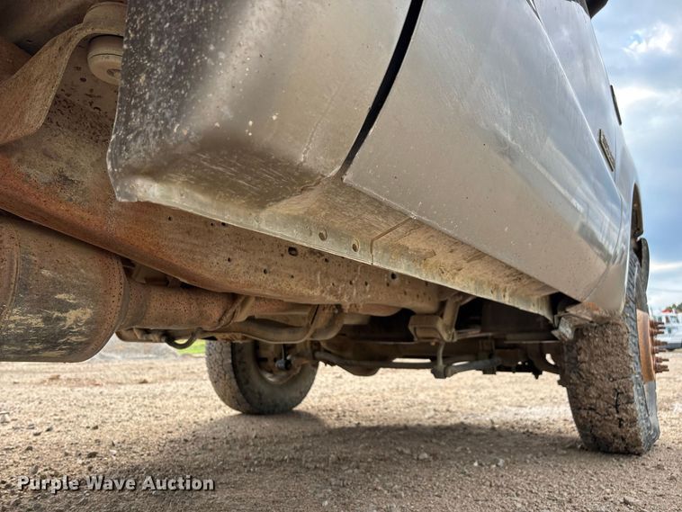 image for item FG0726 2004 Ford F350 flatbed pickup truck