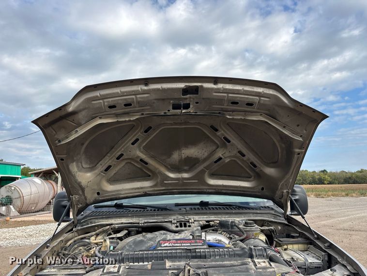 image for item FG0726 2004 Ford F350 flatbed pickup truck
