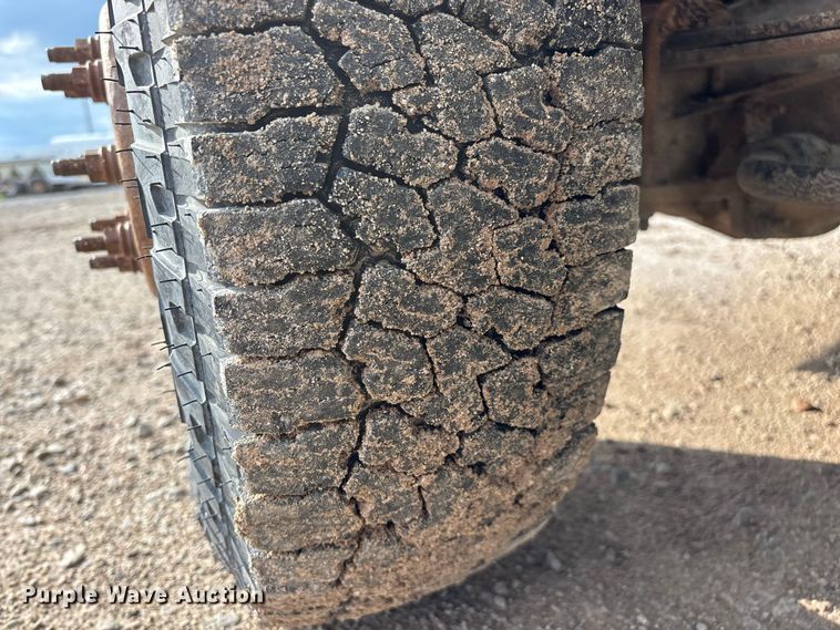 image for item FG0726 2004 Ford F350 flatbed pickup truck