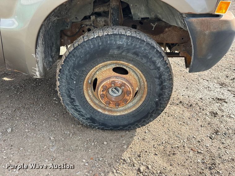 image for item FG0726 2004 Ford F350 flatbed pickup truck