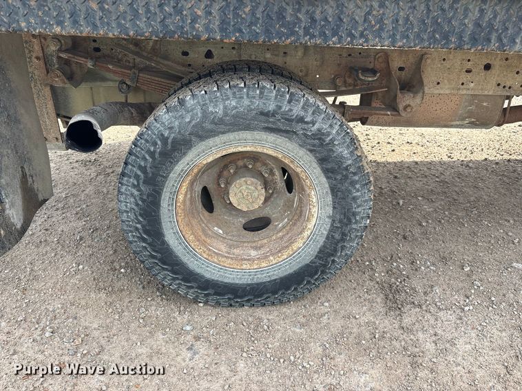 image for item FG0726 2004 Ford F350 flatbed pickup truck