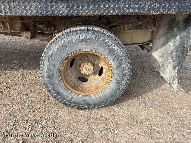image for item FG0726 2004 Ford F350 flatbed pickup truck