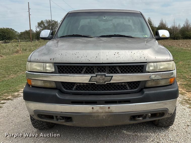image for item FG0736 2001 Chevrolet Silverado 2500HD Ext. Cab pickup truck