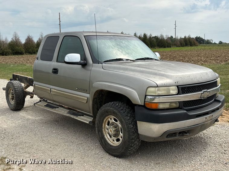 image for item FG0736 2001 Chevrolet Silverado 2500HD Ext. Cab pickup truck