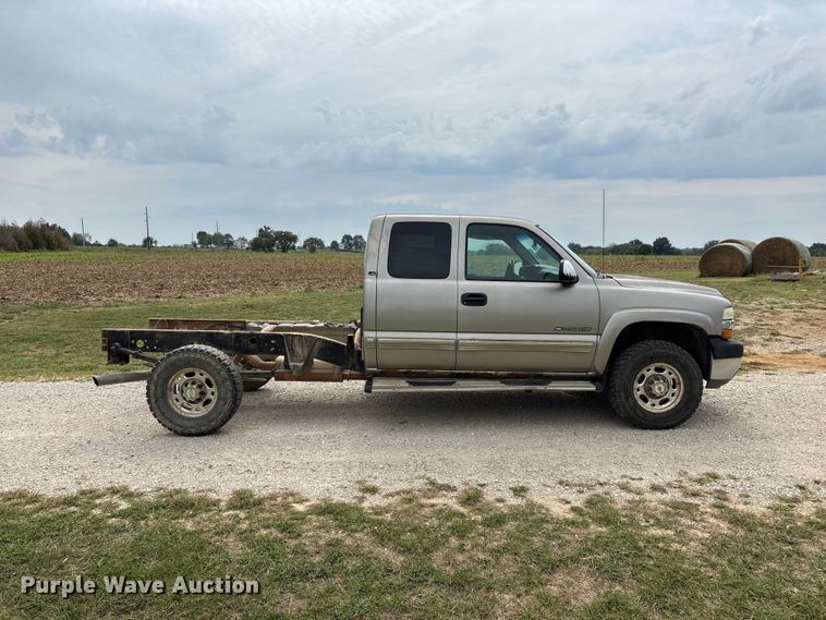 image for item FG0736 2001 Chevrolet Silverado 2500HD Ext. Cab pickup truck