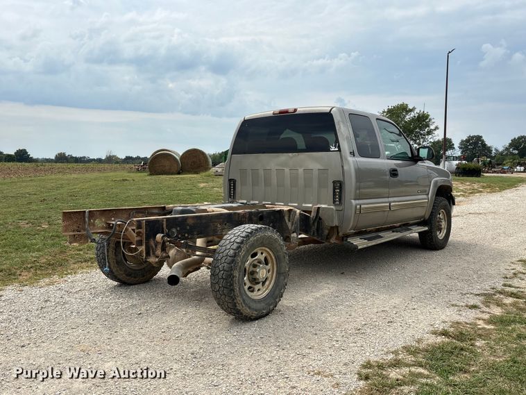 image for item FG0736 2001 Chevrolet Silverado 2500HD Ext. Cab pickup truck