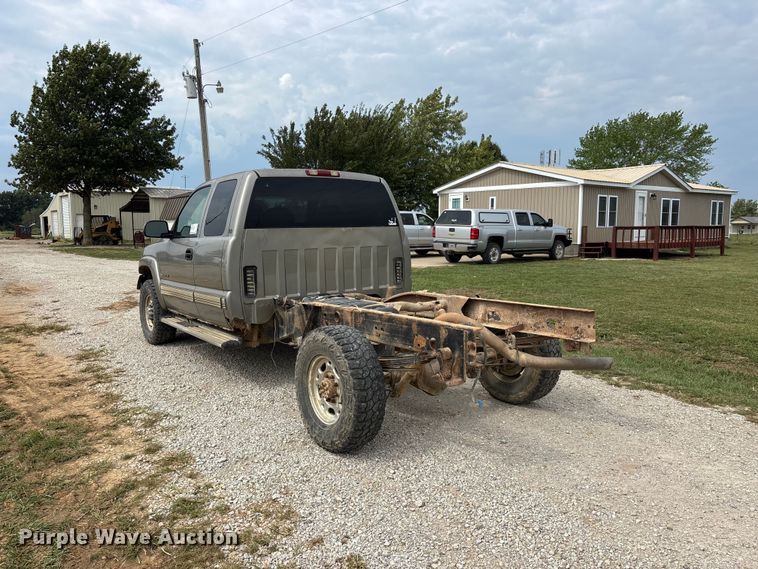 image for item FG0736 2001 Chevrolet Silverado 2500HD Ext. Cab pickup truck