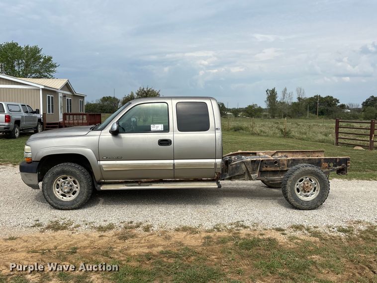 image for item FG0736 2001 Chevrolet Silverado 2500HD Ext. Cab pickup truck