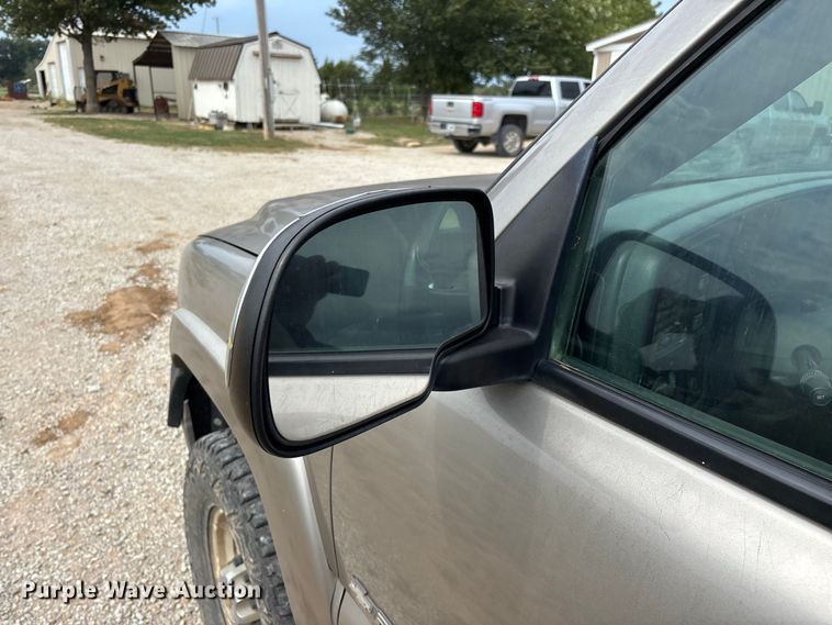 image for item FG0736 2001 Chevrolet Silverado 2500HD Ext. Cab pickup truck