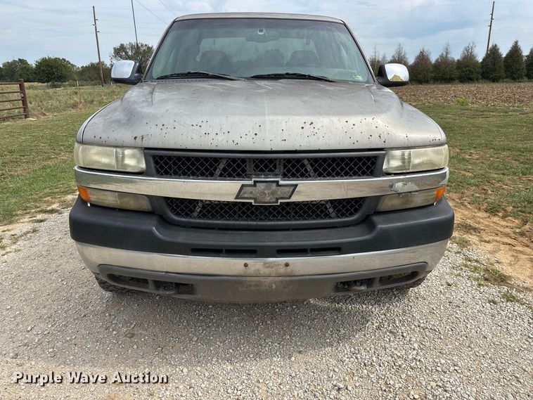 image for item FG0736 2001 Chevrolet Silverado 2500HD Ext. Cab pickup truck