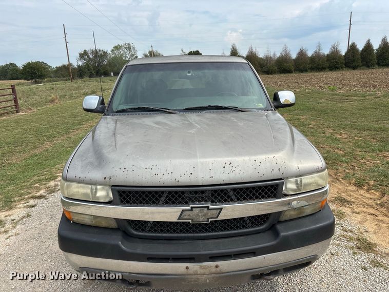 image for item FG0736 2001 Chevrolet Silverado 2500HD Ext. Cab pickup truck