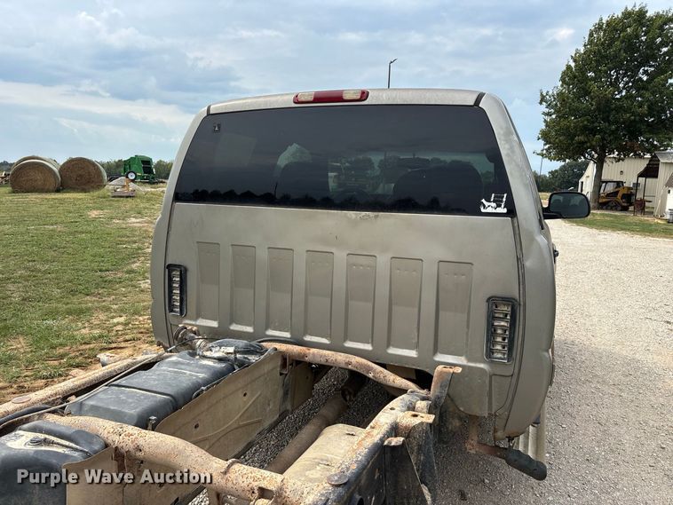 image for item FG0736 2001 Chevrolet Silverado 2500HD Ext. Cab pickup truck
