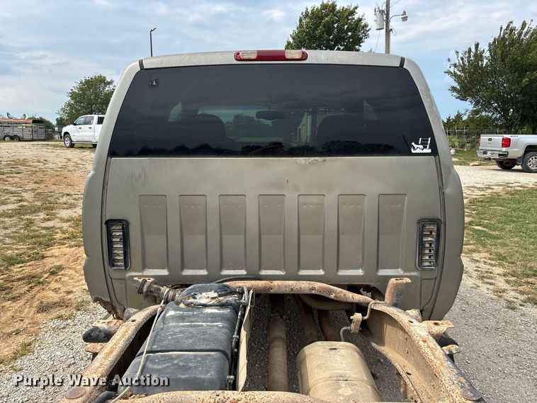 image for item FG0736 2001 Chevrolet Silverado 2500HD Ext. Cab pickup truck