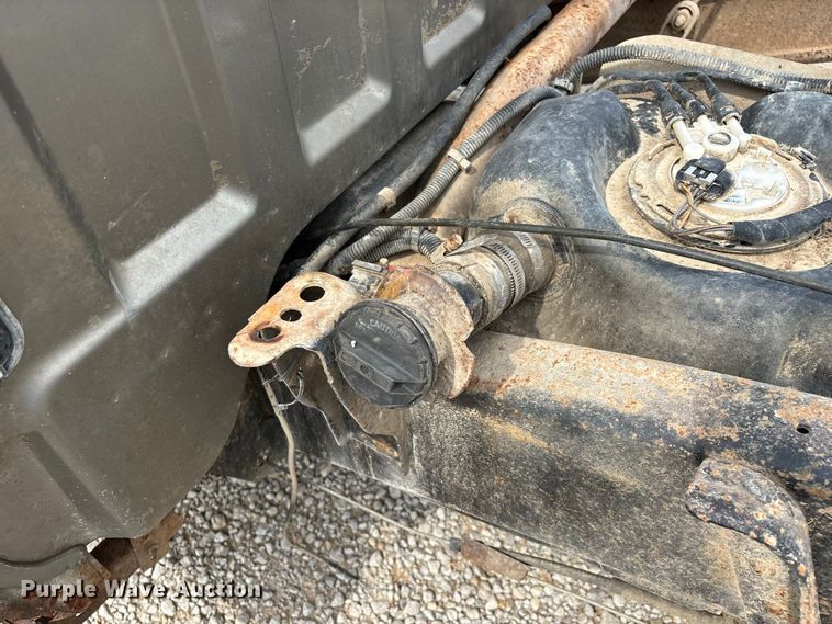 image for item FG0736 2001 Chevrolet Silverado 2500HD Ext. Cab pickup truck