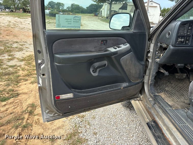 image for item FG0736 2001 Chevrolet Silverado 2500HD Ext. Cab pickup truck