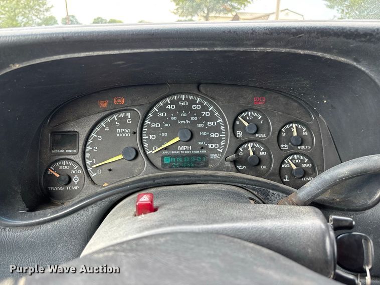 image for item FG0736 2001 Chevrolet Silverado 2500HD Ext. Cab pickup truck
