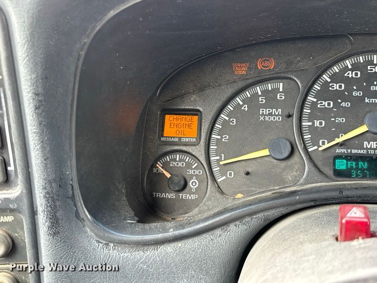 image for item FG0736 2001 Chevrolet Silverado 2500HD Ext. Cab pickup truck
