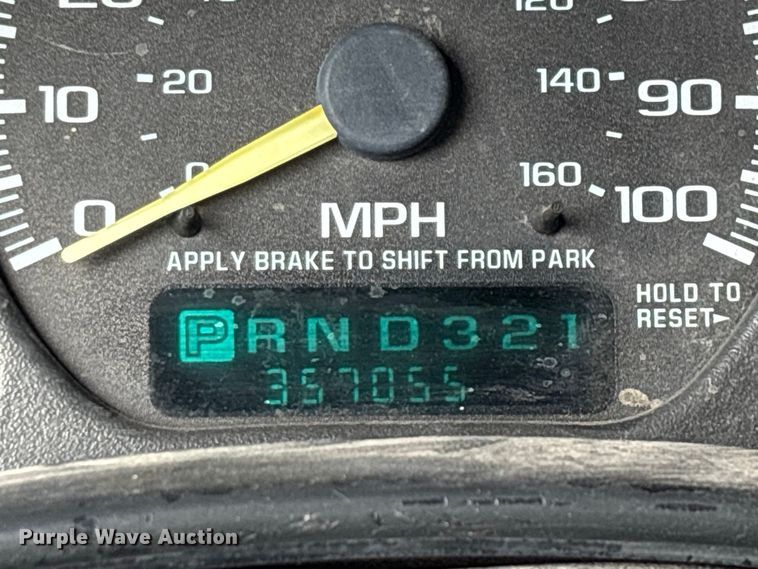 image for item FG0736 2001 Chevrolet Silverado 2500HD Ext. Cab pickup truck