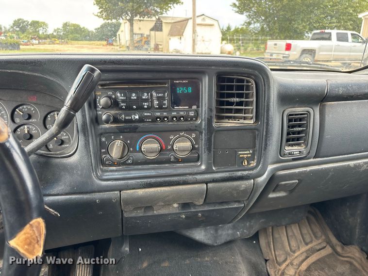image for item FG0736 2001 Chevrolet Silverado 2500HD Ext. Cab pickup truck
