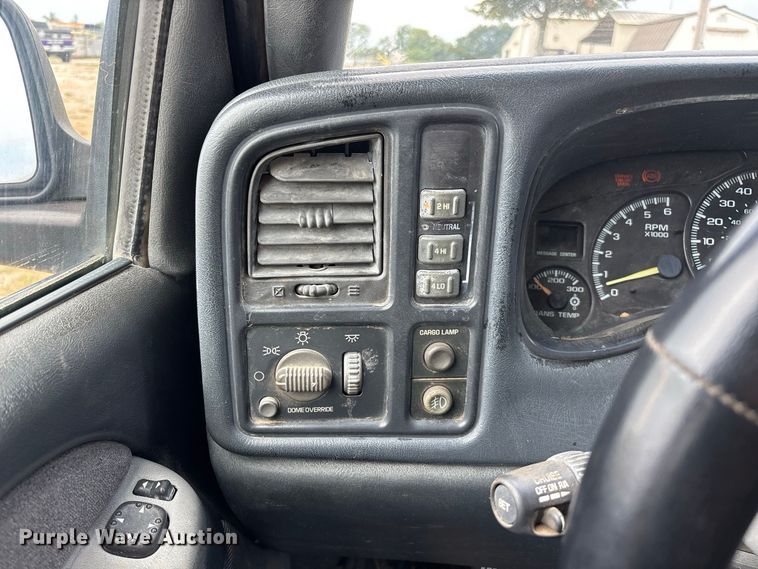 image for item FG0736 2001 Chevrolet Silverado 2500HD Ext. Cab pickup truck