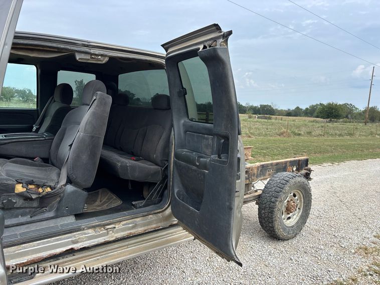 image for item FG0736 2001 Chevrolet Silverado 2500HD Ext. Cab pickup truck