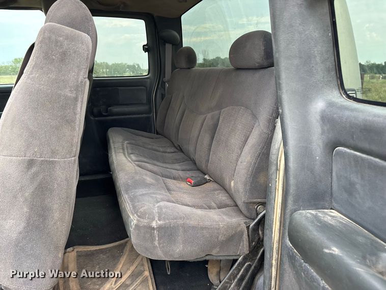 image for item FG0736 2001 Chevrolet Silverado 2500HD Ext. Cab pickup truck